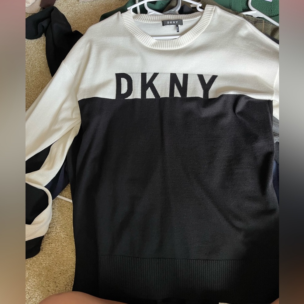 Never worn DKNY sweater unisex